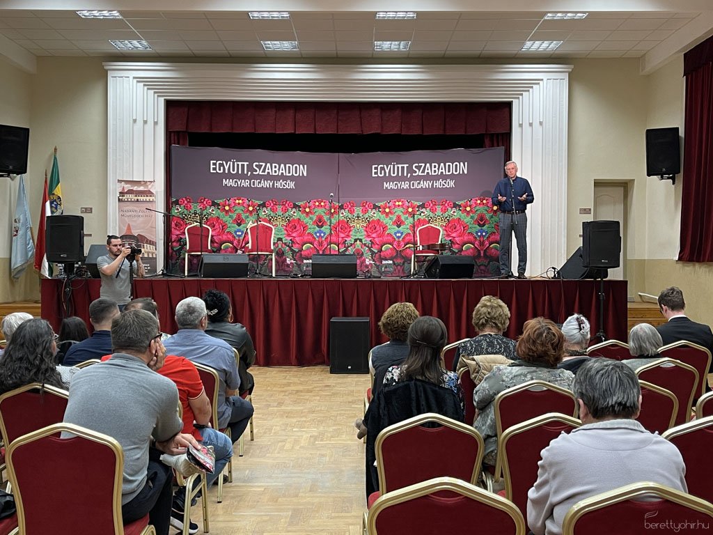 Együtt, szabadon - kiállításmegnyitó23